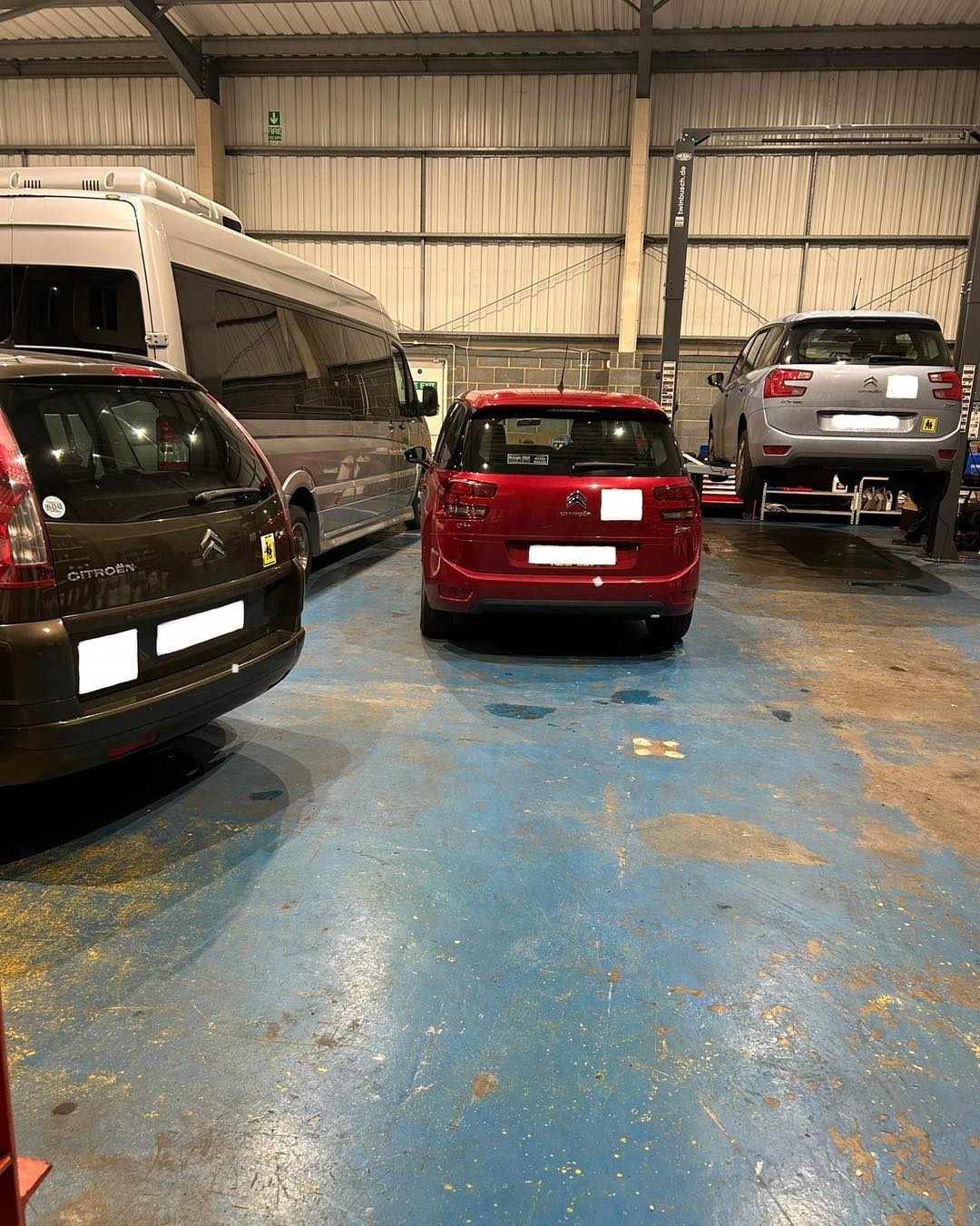 Multiple fleet vehicles in KITHCARS workshop